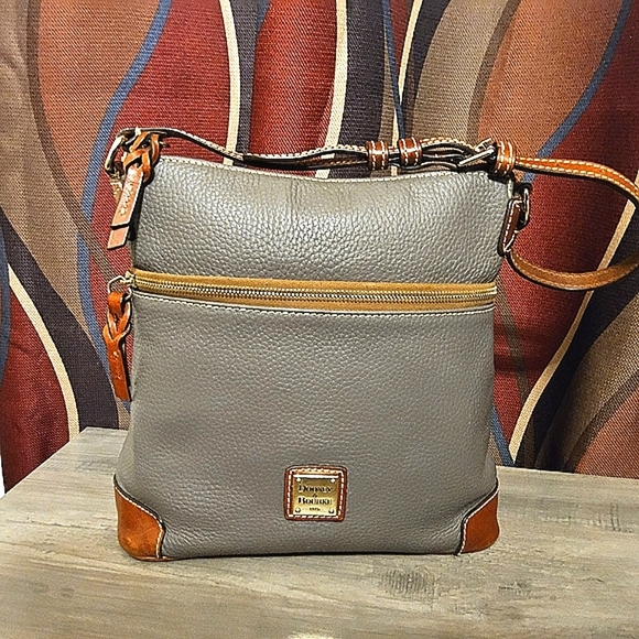 Dooney & Burke Messenger Bag with Shoulder Strip DISCOUNTED PRICED TO SALE 🤑 ♥️ - Picture 1 of 12